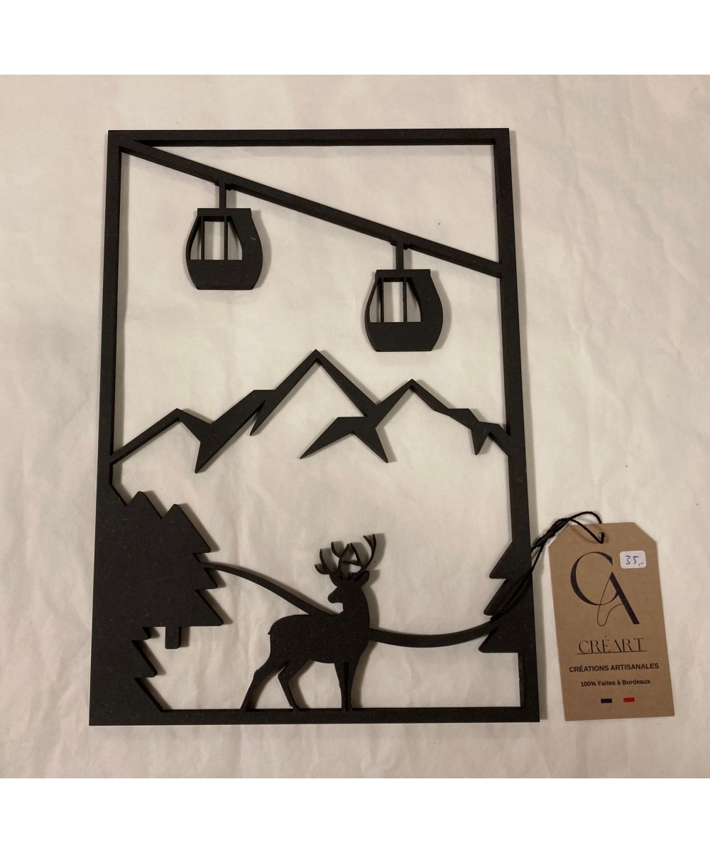Tableau le cerf sous les télécabines dans les Alpes, découpe en bois de pin recyclé
