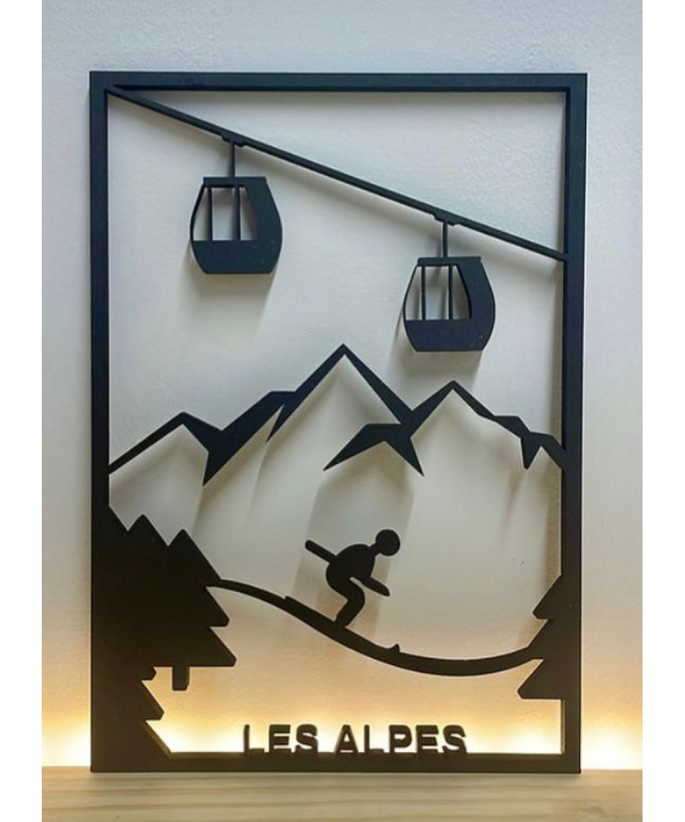 Tableau le skieur sous les télécabines dans les Alpes, découpe en bois de pin recyclé, grand modèle