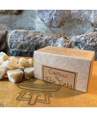 Cailloux de fève tonka, base végétale parfumée, résines naturelles et huiles essentielles