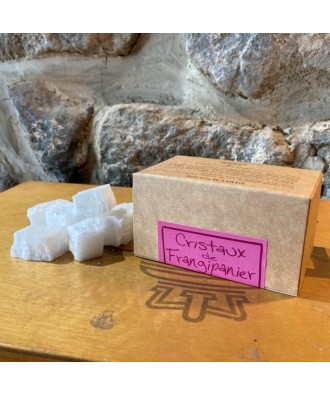 Cailloux de frangipanier, base végétale parfumée, résines naturelles et huiles essentielles