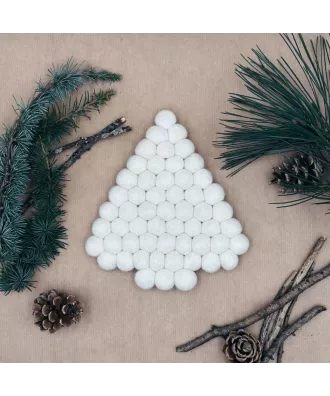 Dessous de plat blanc en feutrine, forme de montagne
