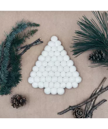 Dessous de plat blanc en feutrine, forme de montagne