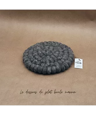 Dessous de plat rond en feutrine, boules marron clair