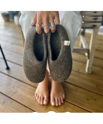 Chausson - Pantoufle d'intérieur en feutrine 100% laine naturelle, semelle en cuir antiglisse, marron